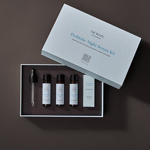 Probiotic Night Serum Kit | Probiotické noční sérum s kyselinou hyaluronovou | The Recipe | Oslo Skin Lab |  3 sáčků po 0,5 g a 3 lahviček se sérem po 15 ml